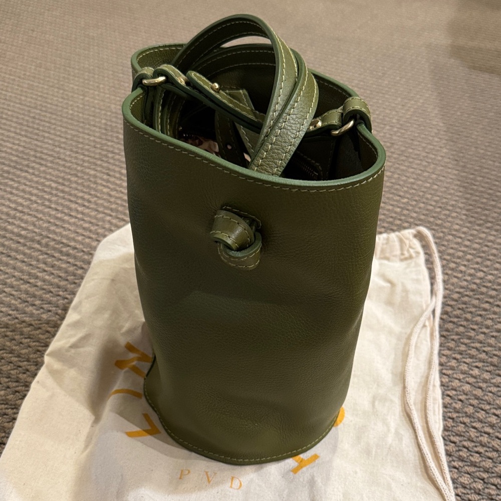 NWT Lindquist Object Small Cyl in Avocado